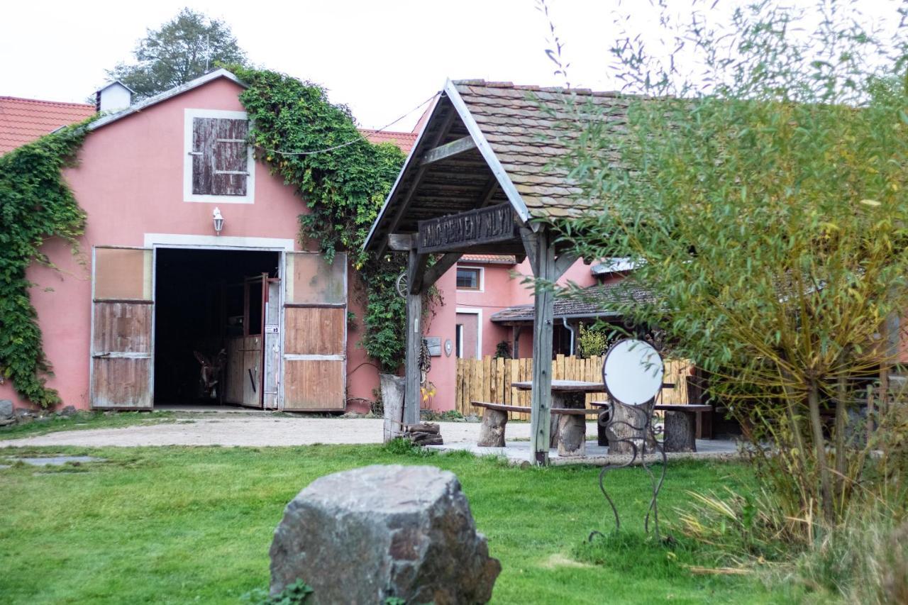 Ranc Cerveny Mlyn Villa Lisov  Buitenkant foto